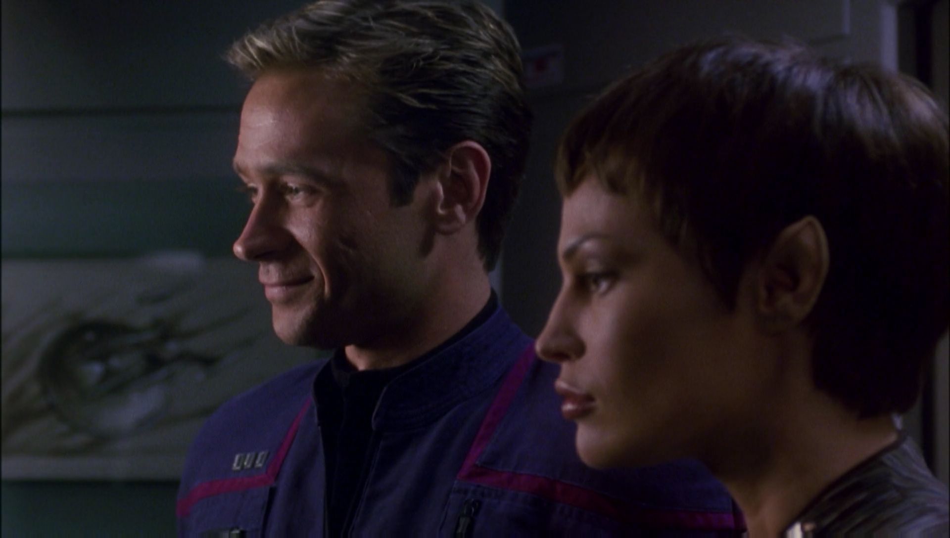 ariane179254_Enterprise_1x01-1x02_BrokenBow_5945.jpg