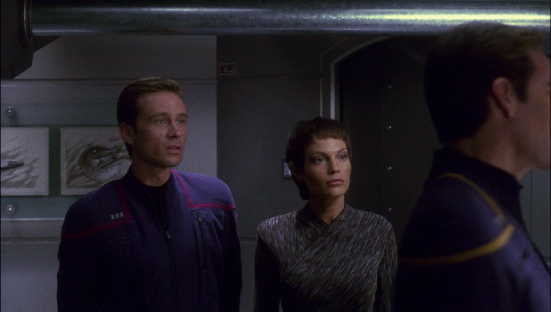 ariane179254_Enterprise_1x01-1x02_BrokenBow_5955.jpg