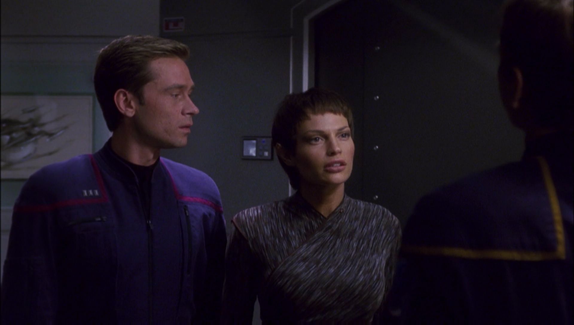 ariane179254_Enterprise_1x01-1x02_BrokenBow_5960.jpg