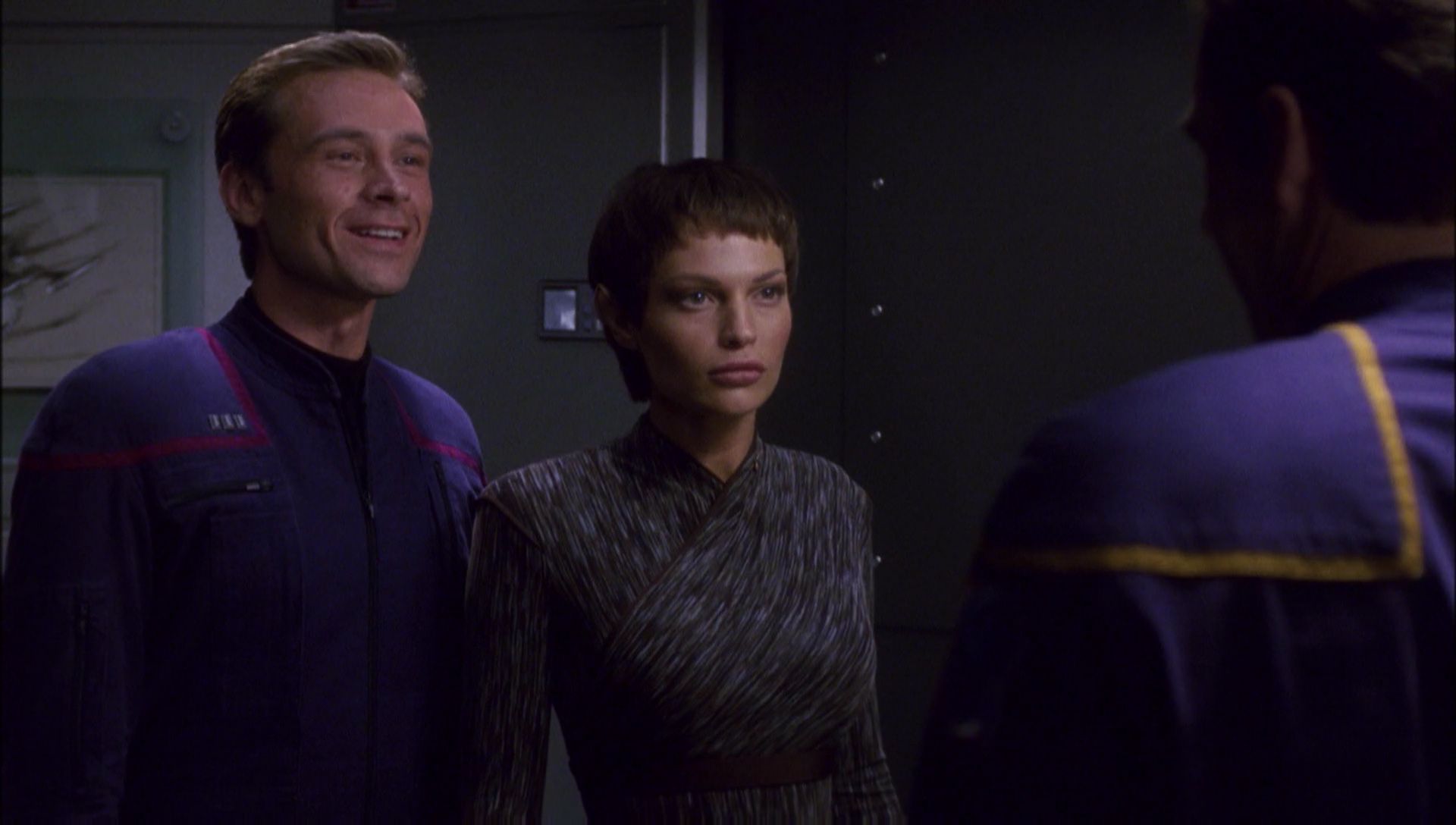 ariane179254_Enterprise_1x01-1x02_BrokenBow_5985.jpg