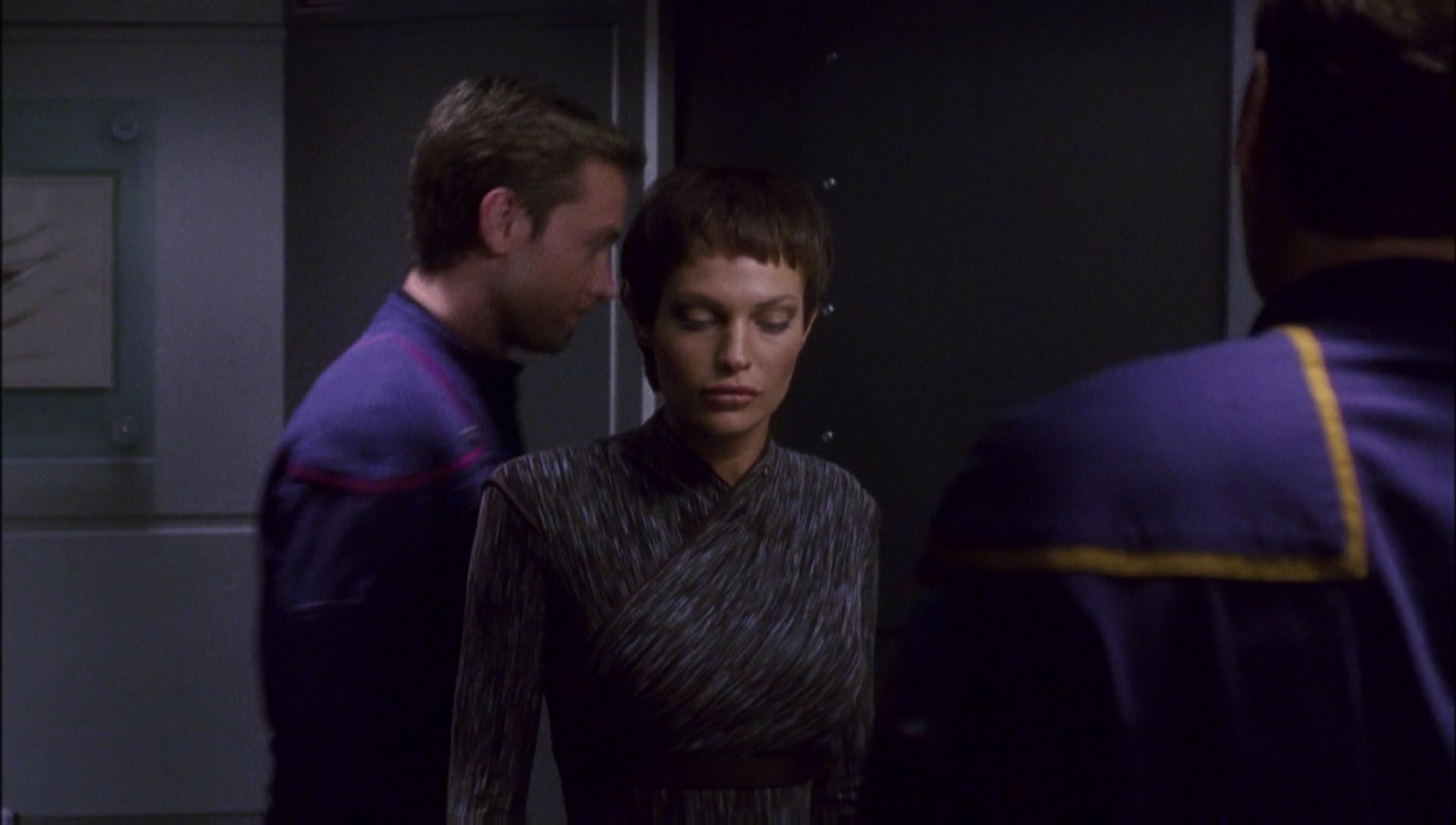 ariane179254_Enterprise_1x01-1x02_BrokenBow_5989.jpg
