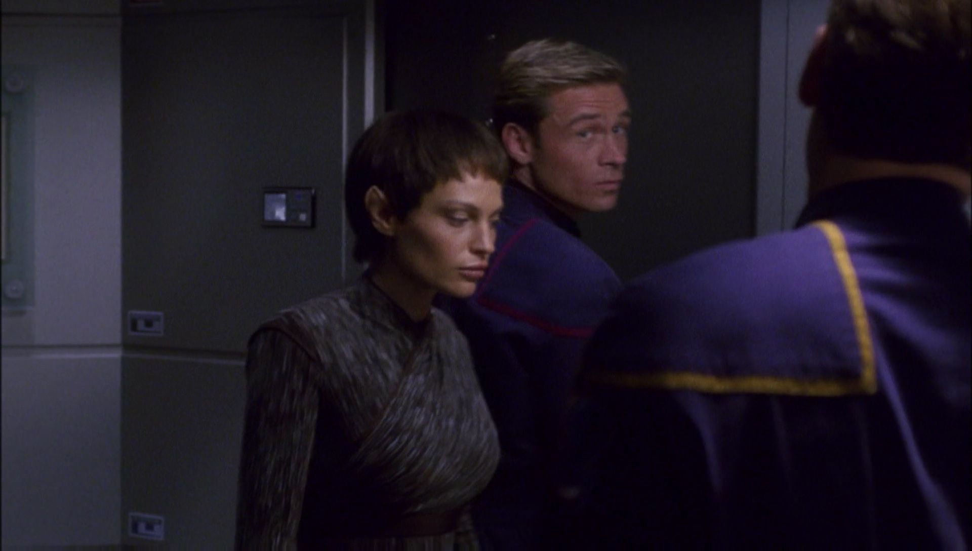 ariane179254_Enterprise_1x01-1x02_BrokenBow_5990.jpg