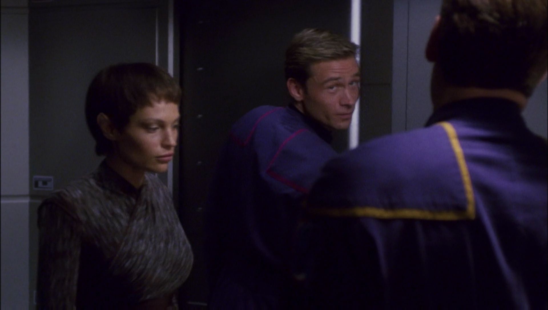 ariane179254_Enterprise_1x01-1x02_BrokenBow_5991.jpg
