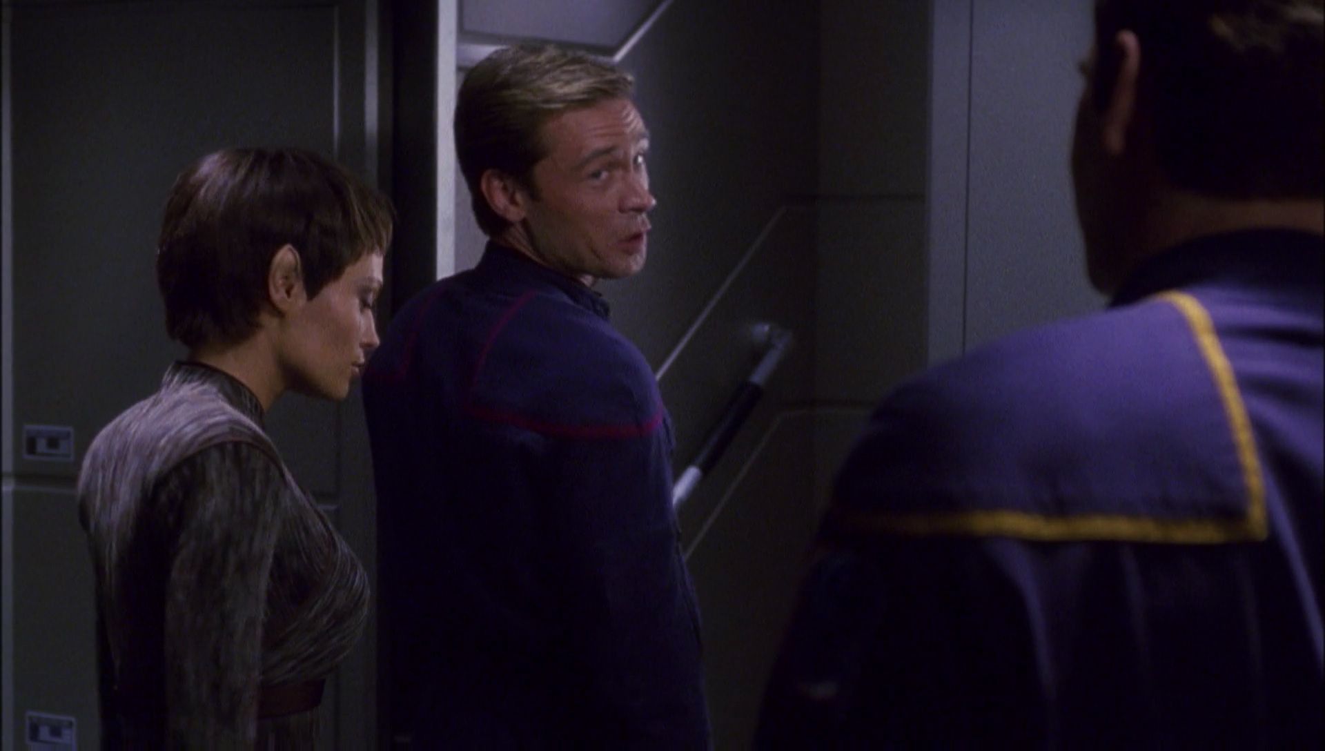 ariane179254_Enterprise_1x01-1x02_BrokenBow_5996.jpg