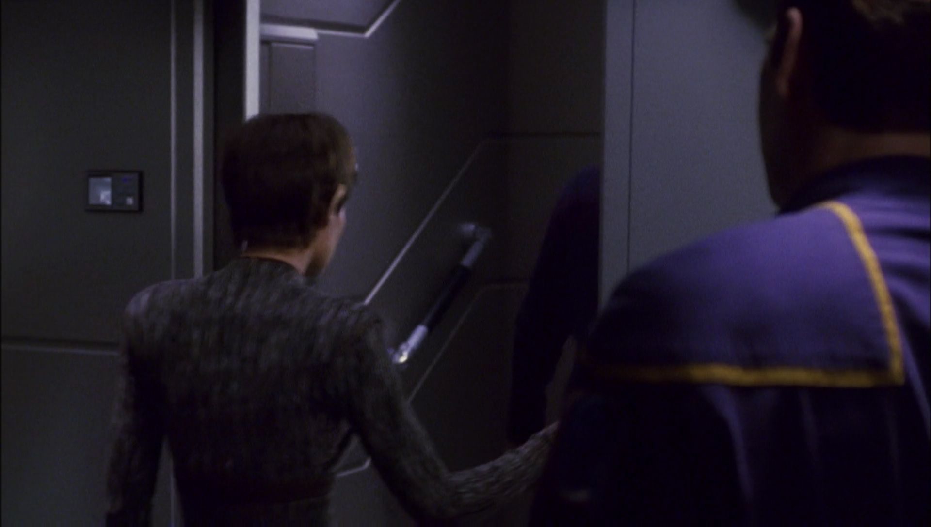 ariane179254_Enterprise_1x01-1x02_BrokenBow_5998.jpg