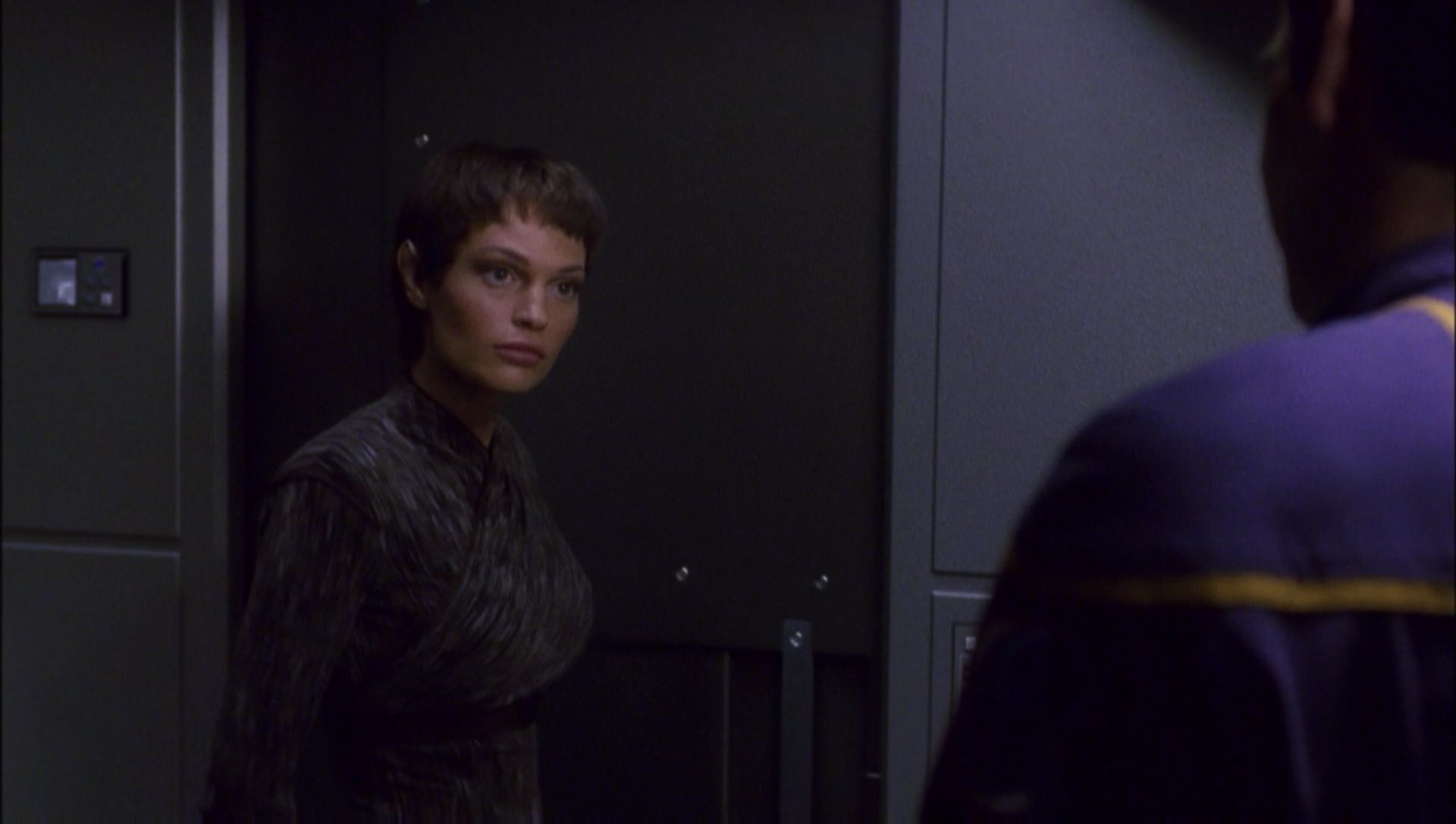 ariane179254_Enterprise_1x01-1x02_BrokenBow_6002.jpg