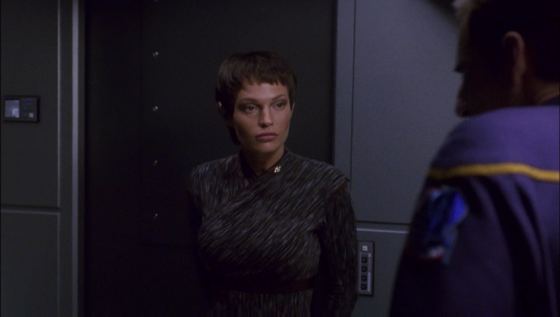 ariane179254_Enterprise_1x01-1x02_BrokenBow_6004.jpg