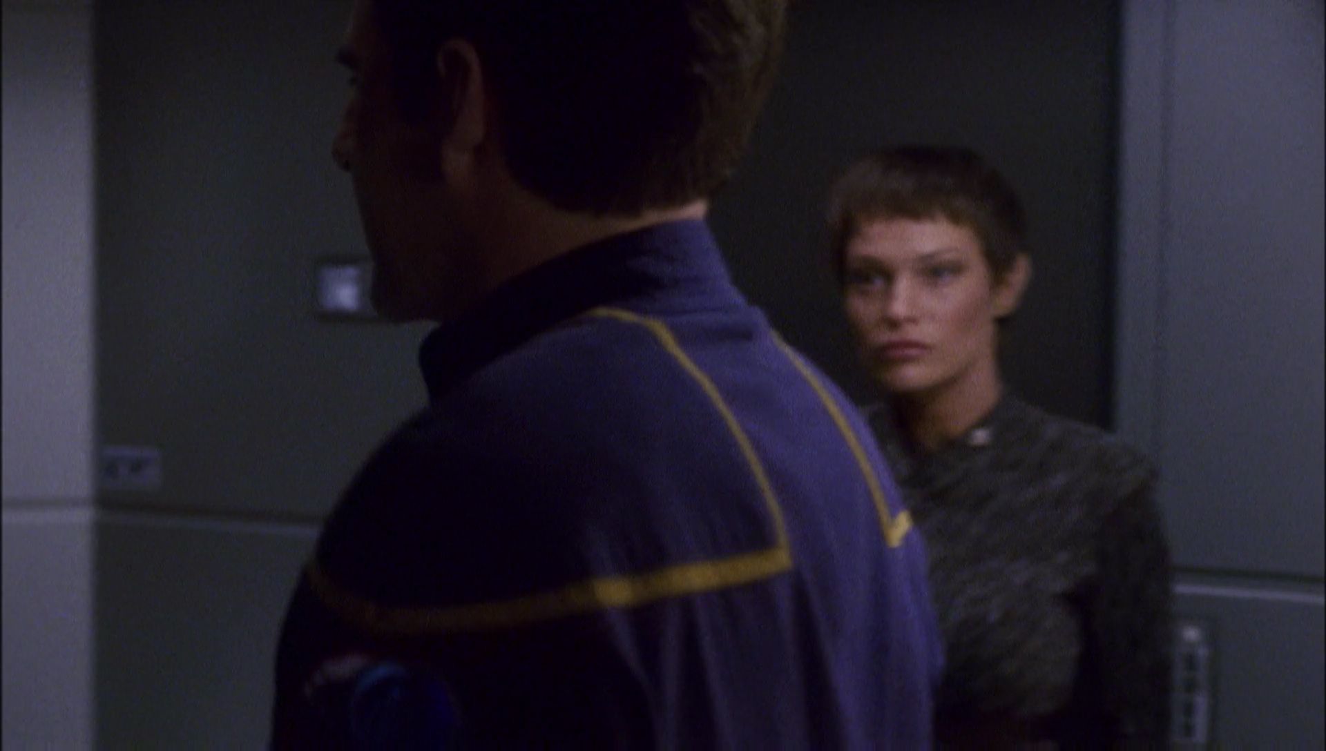 ariane179254_Enterprise_1x01-1x02_BrokenBow_6006.jpg