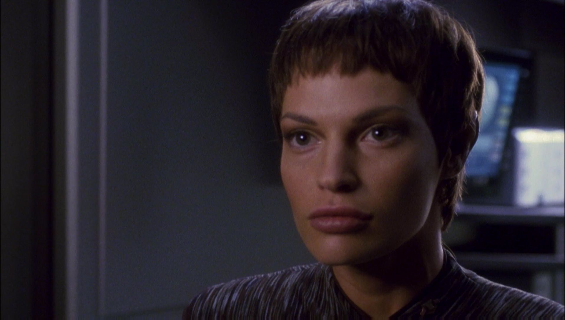 ariane179254_Enterprise_1x01-1x02_BrokenBow_6037.jpg