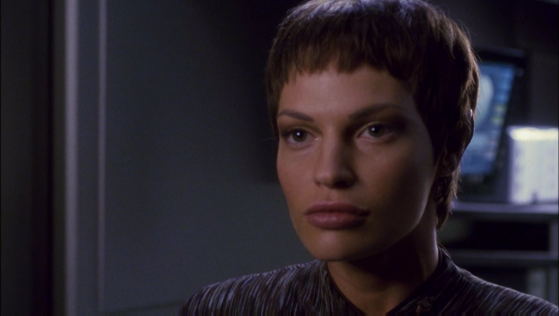 ariane179254_Enterprise_1x01-1x02_BrokenBow_6038.jpg