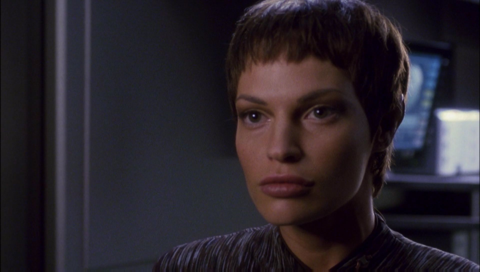 ariane179254_Enterprise_1x01-1x02_BrokenBow_6039.jpg