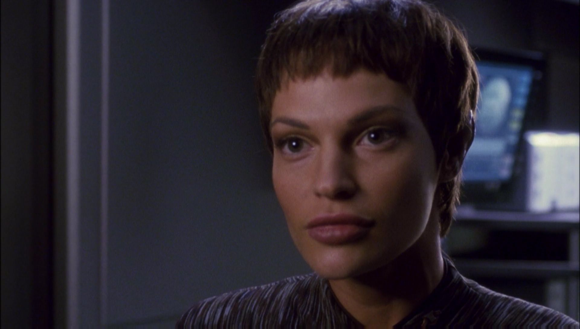 ariane179254_Enterprise_1x01-1x02_BrokenBow_6044.jpg