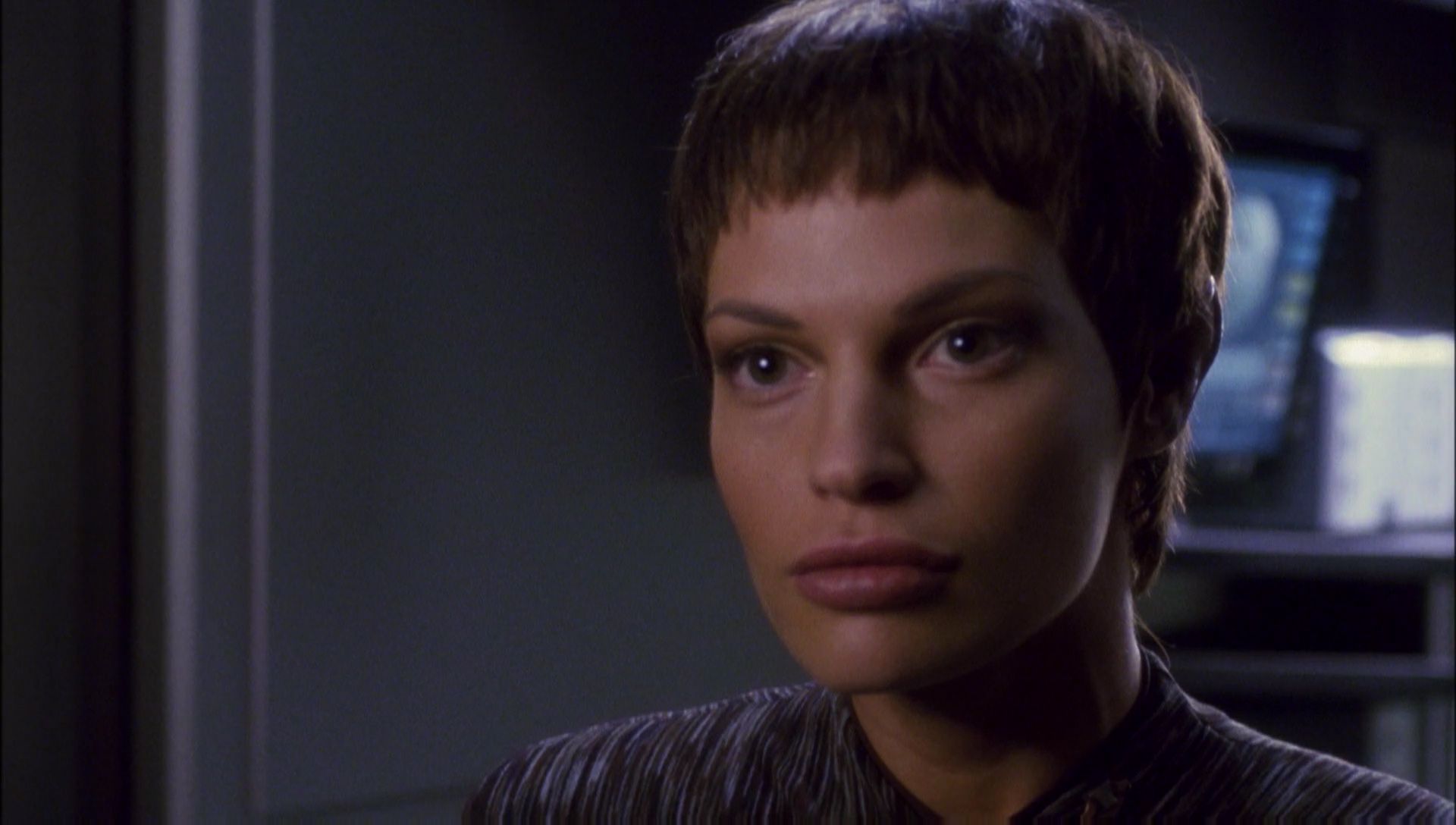 ariane179254_Enterprise_1x01-1x02_BrokenBow_6063.jpg