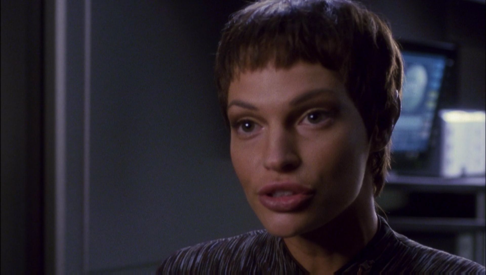 ariane179254_Enterprise_1x01-1x02_BrokenBow_6064.jpg
