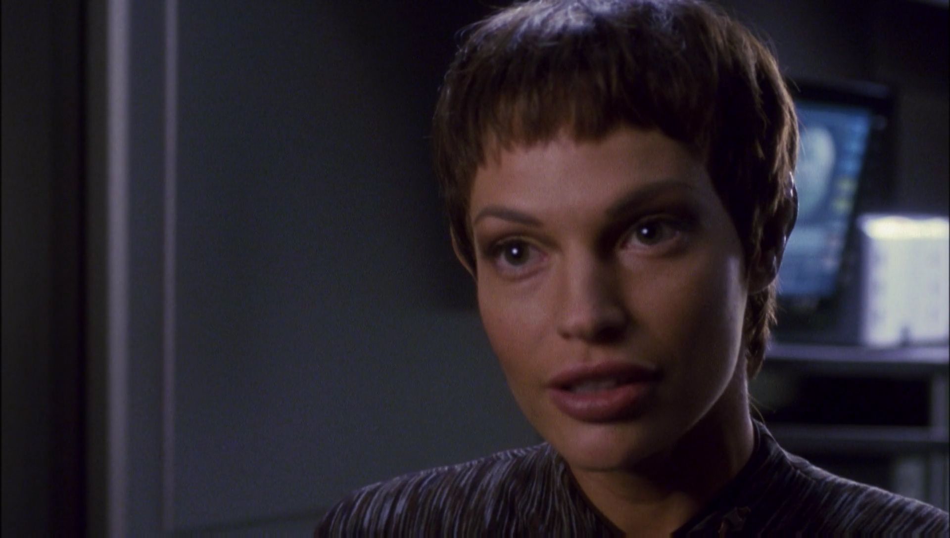 ariane179254_Enterprise_1x01-1x02_BrokenBow_6065.jpg