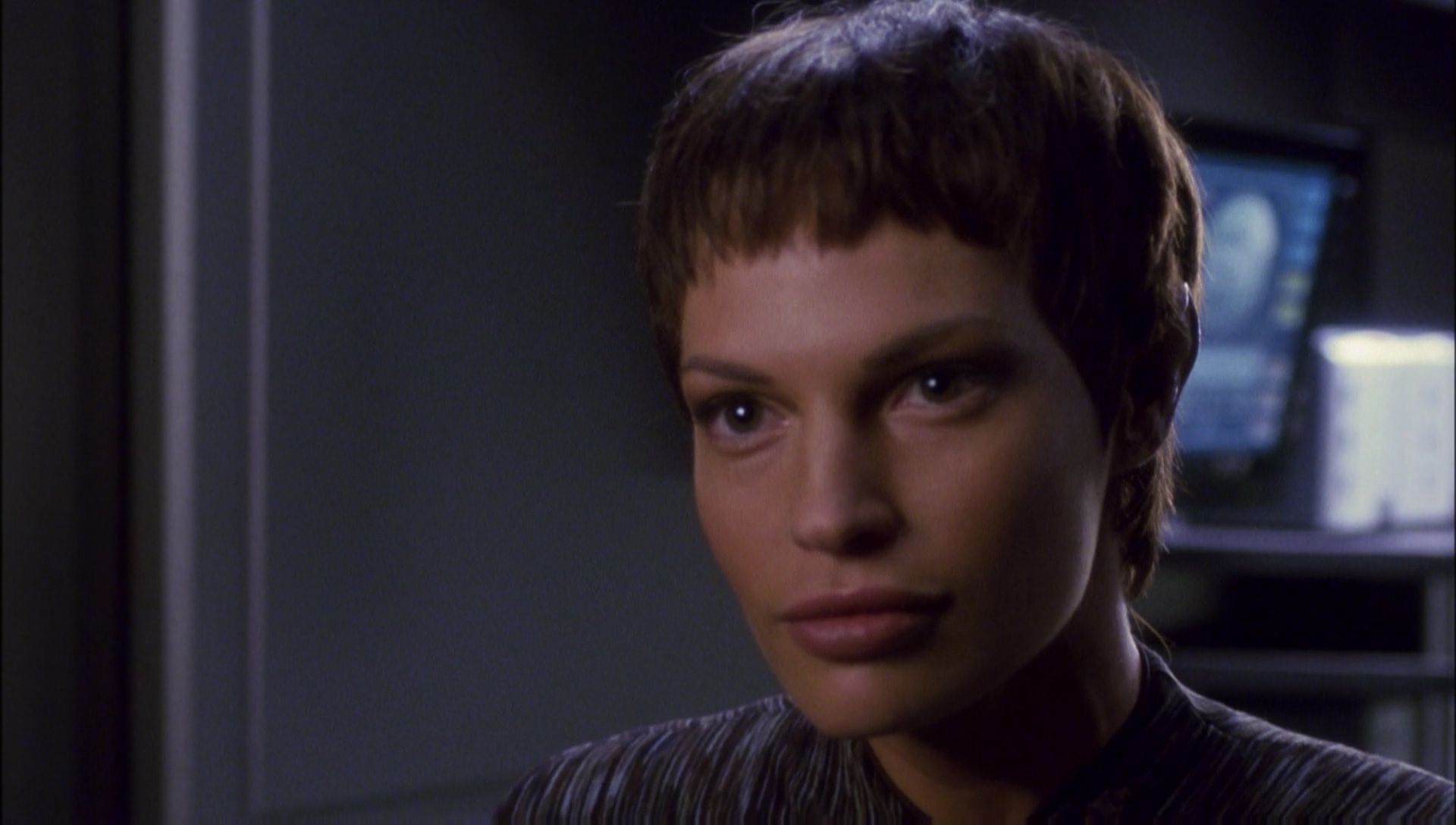 ariane179254_Enterprise_1x01-1x02_BrokenBow_6071.jpg