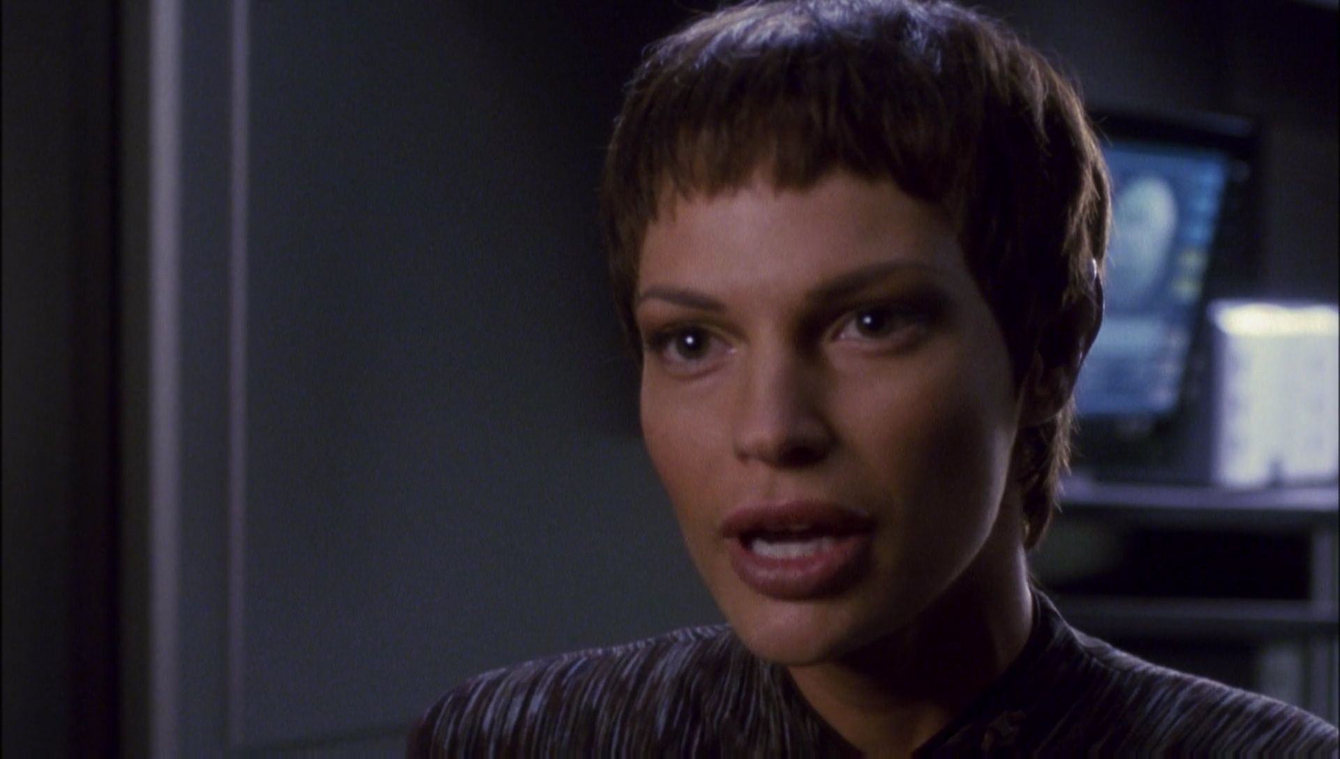 ariane179254_Enterprise_1x01-1x02_BrokenBow_6072.jpg