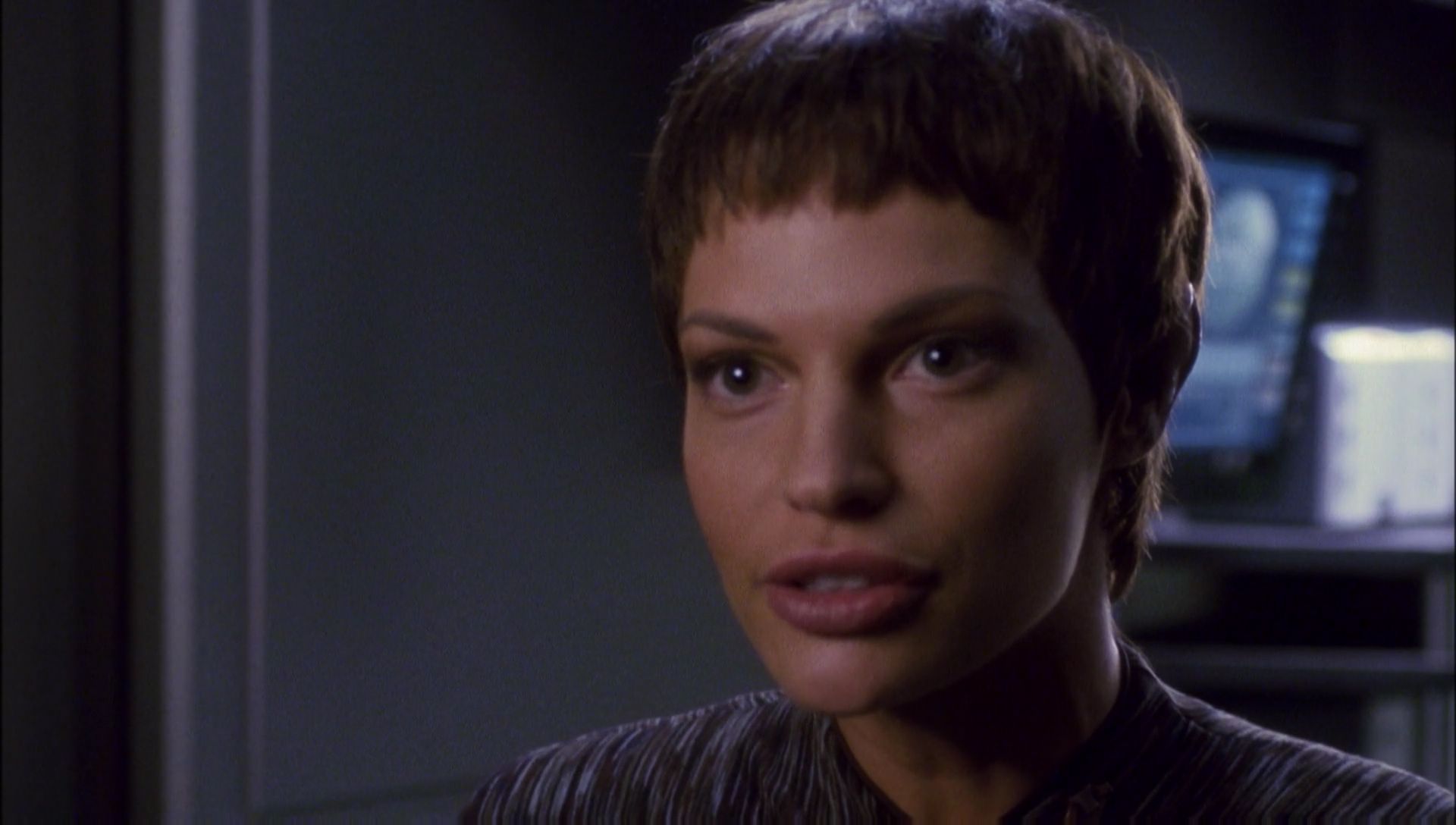 ariane179254_Enterprise_1x01-1x02_BrokenBow_6076.jpg