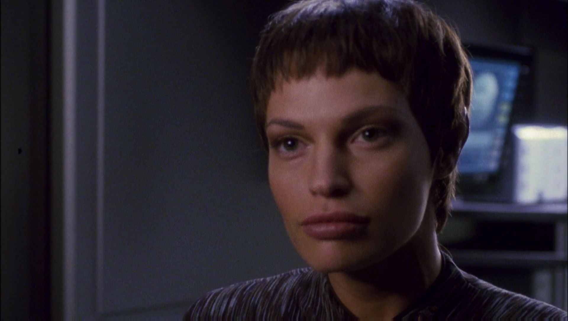 ariane179254_Enterprise_1x01-1x02_BrokenBow_6087.jpg