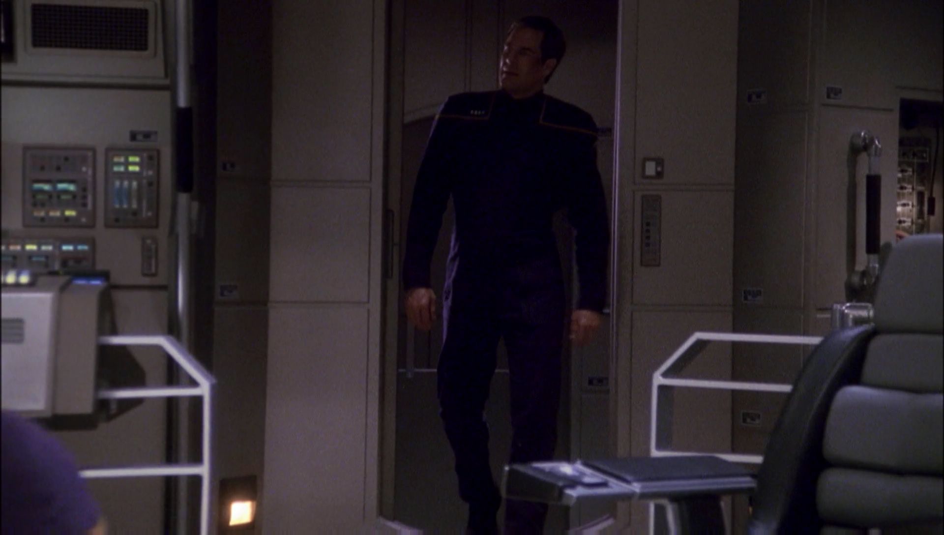 ariane179254_Enterprise_1x01-1x02_BrokenBow_6095.jpg