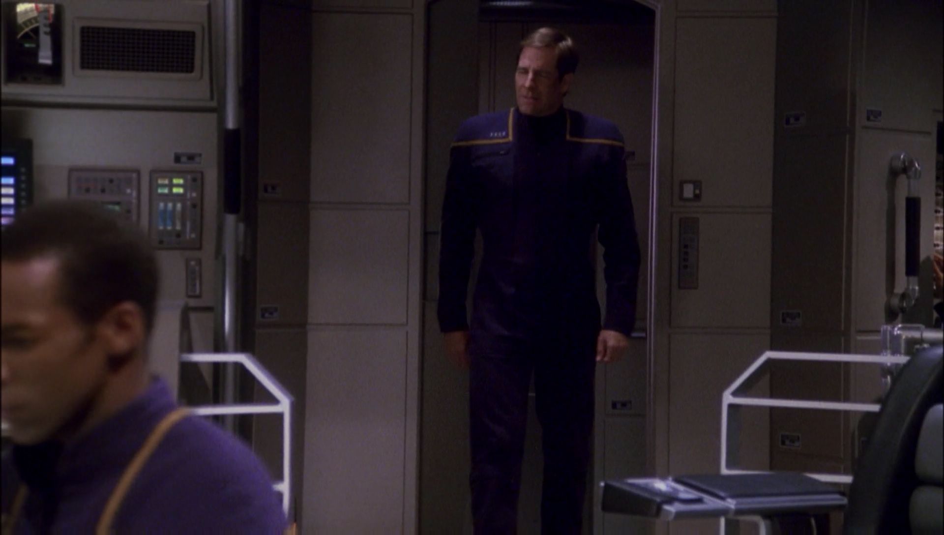 ariane179254_Enterprise_1x01-1x02_BrokenBow_6096.jpg