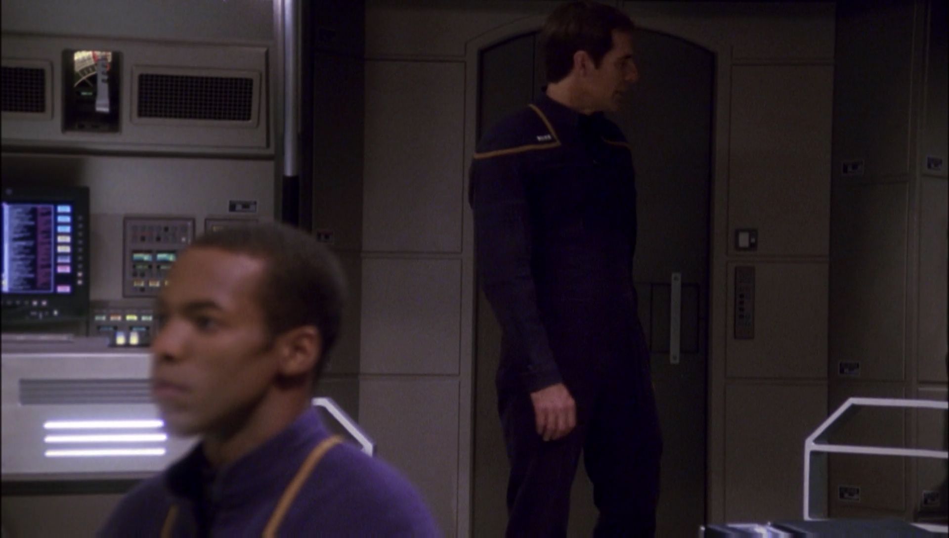 ariane179254_Enterprise_1x01-1x02_BrokenBow_6099.jpg