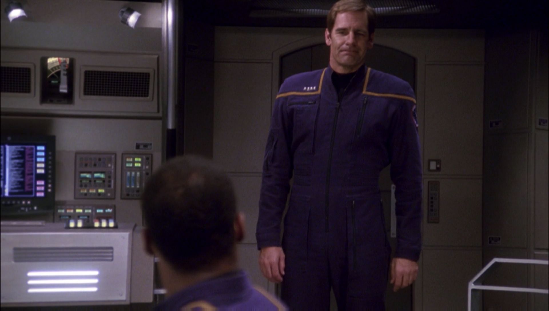 ariane179254_Enterprise_1x01-1x02_BrokenBow_6105.jpg