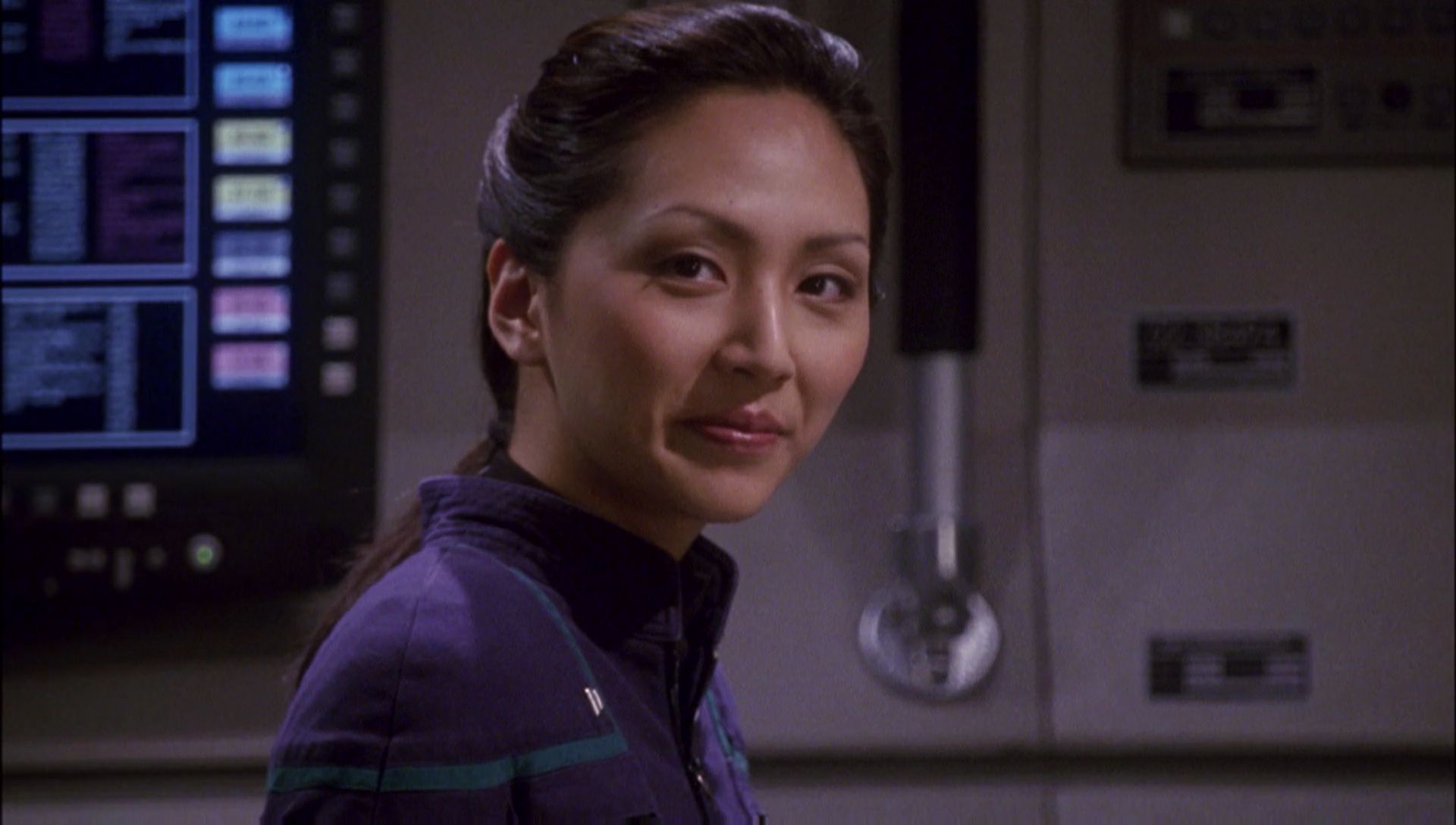 ariane179254_Enterprise_1x01-1x02_BrokenBow_6113.jpg