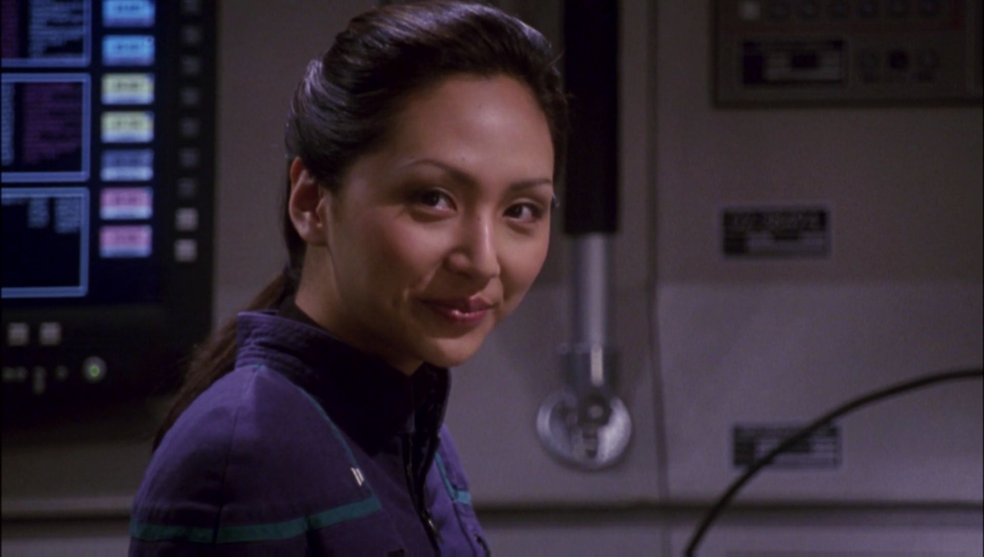 ariane179254_Enterprise_1x01-1x02_BrokenBow_6126.jpg