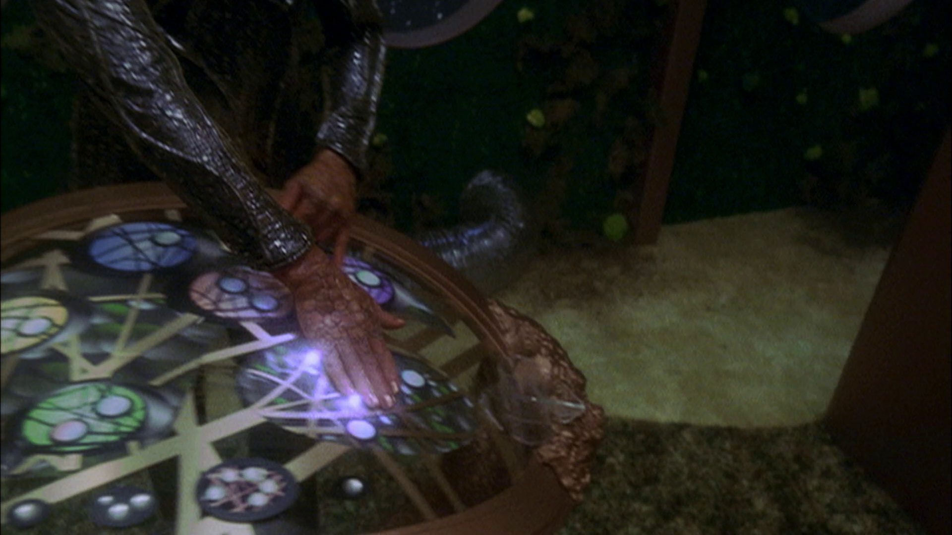 extant_StarTrek_ENT_1x05-Unexpected_0985.jpg