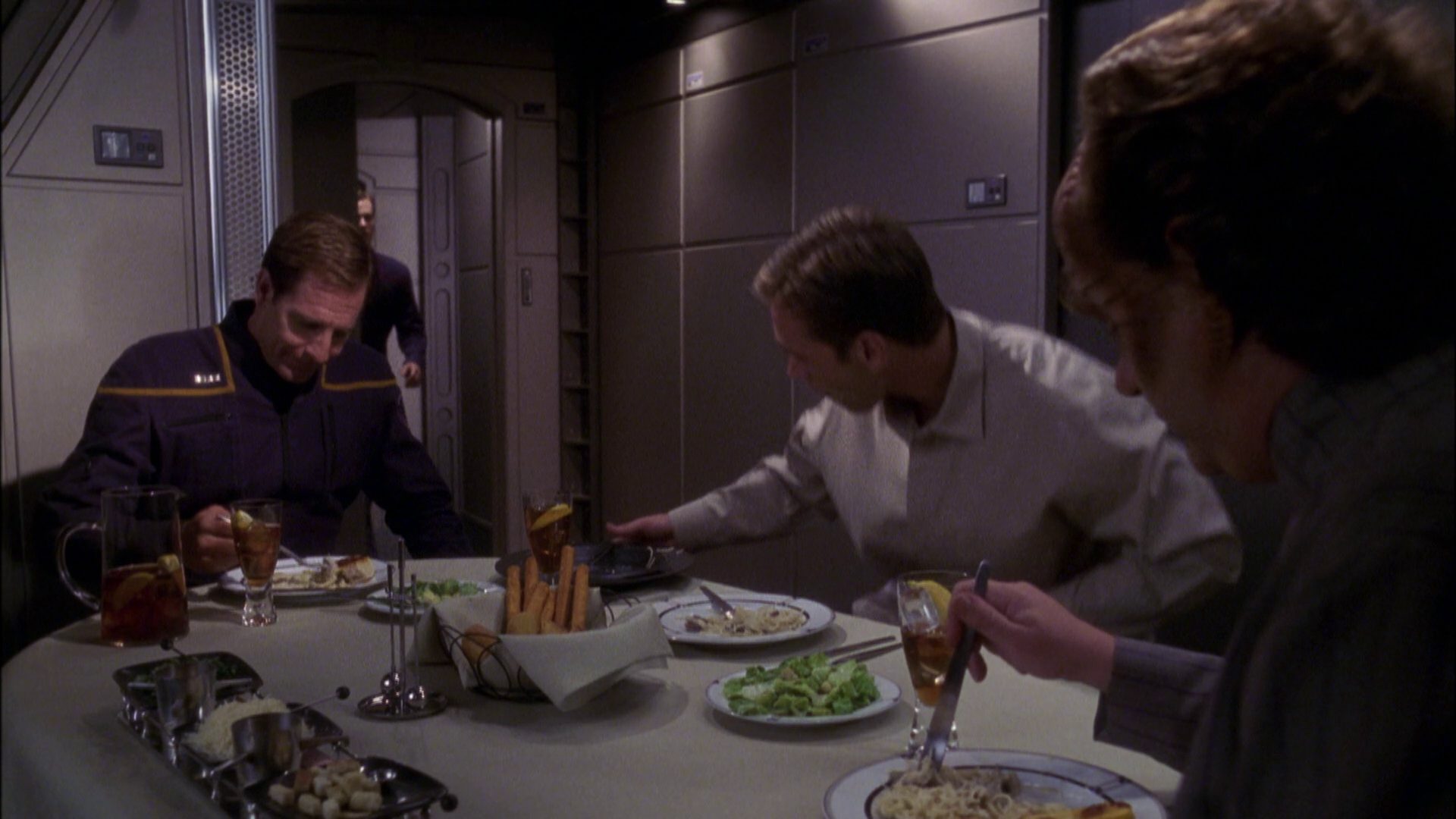 extant_StarTrek_ENT_1x05-Unexpected_2777.jpg