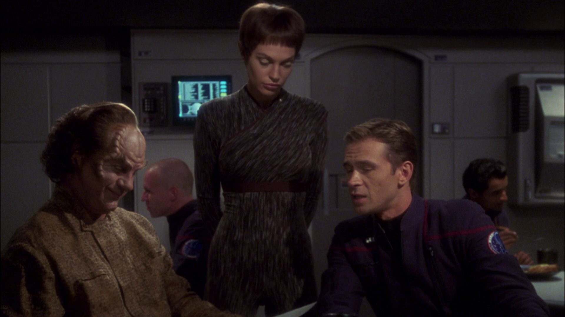 extant_StarTrek_ENT_1x08-BreakingTheIce_0042.jpg