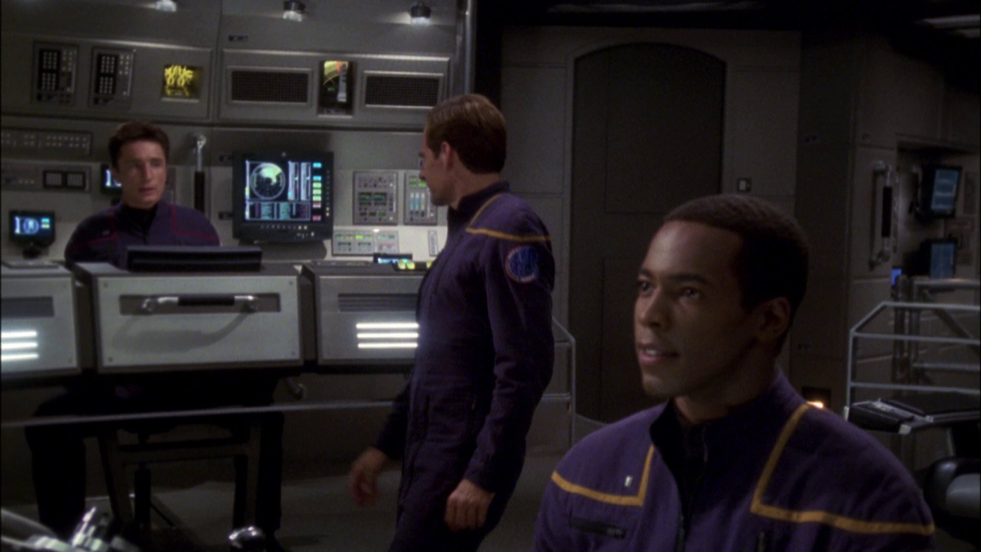 extant_StarTrek_ENT_1x08-BreakingTheIce_0098.jpg