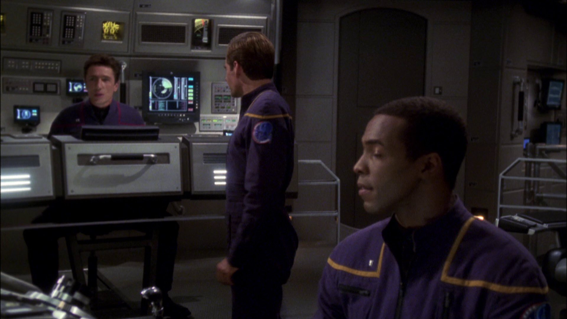extant_StarTrek_ENT_1x08-BreakingTheIce_0099.jpg