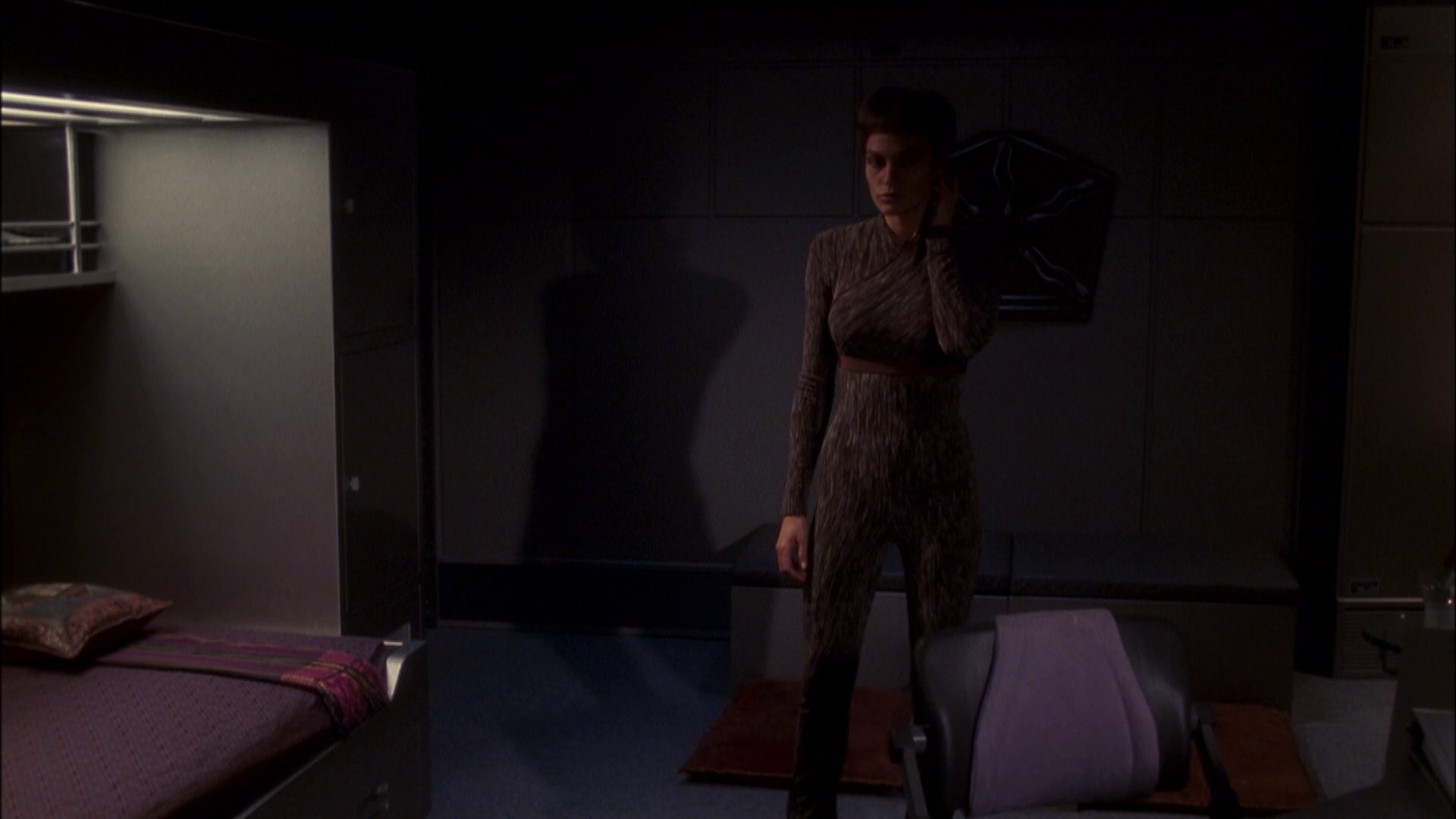 extant_StarTrek_ENT_1x08-BreakingTheIce_0316.jpg
