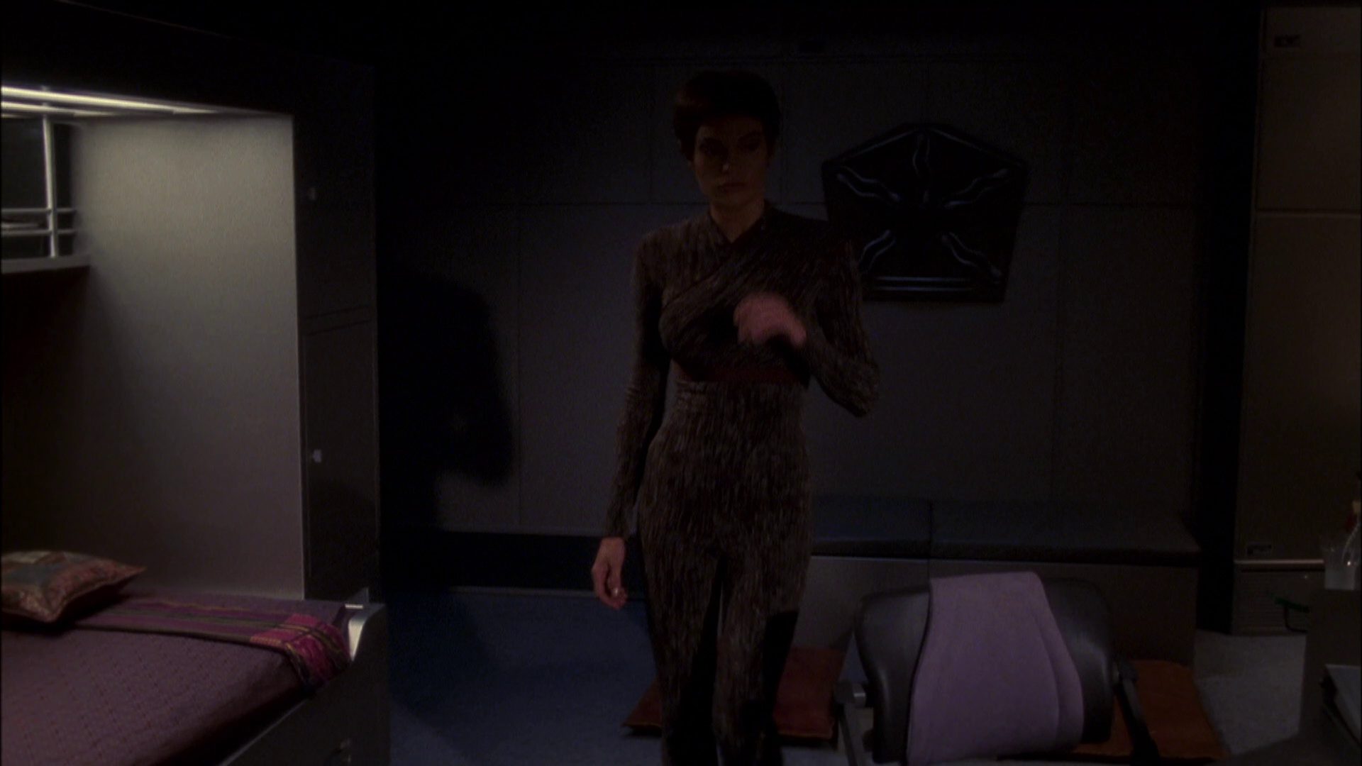 extant_StarTrek_ENT_1x08-BreakingTheIce_0318.jpg
