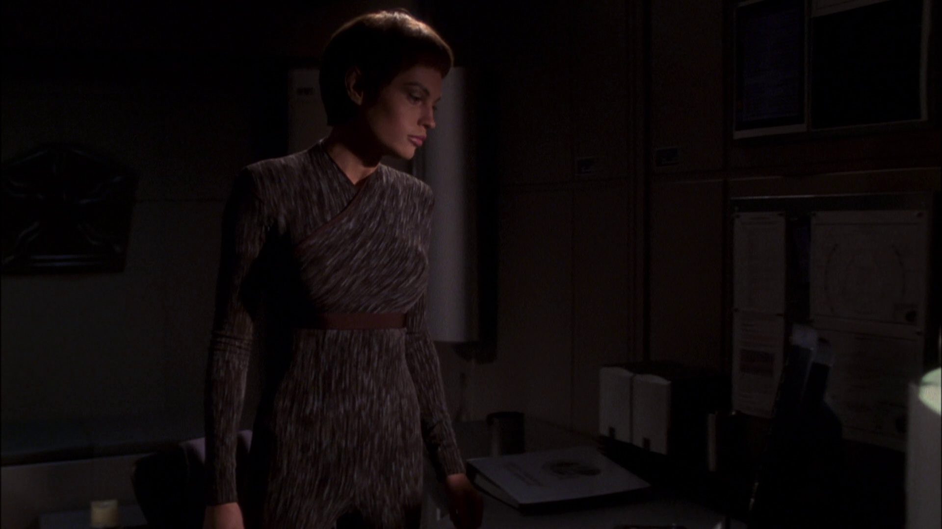 extant_StarTrek_ENT_1x08-BreakingTheIce_0322.jpg