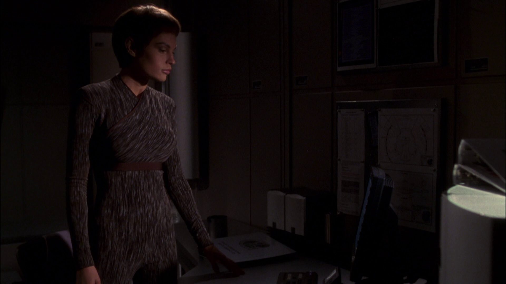 extant_StarTrek_ENT_1x08-BreakingTheIce_0329.jpg
