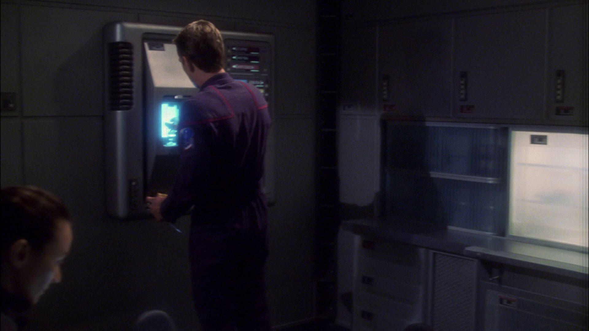 extant_StarTrek_ENT_1x08-BreakingTheIce_0363.jpg