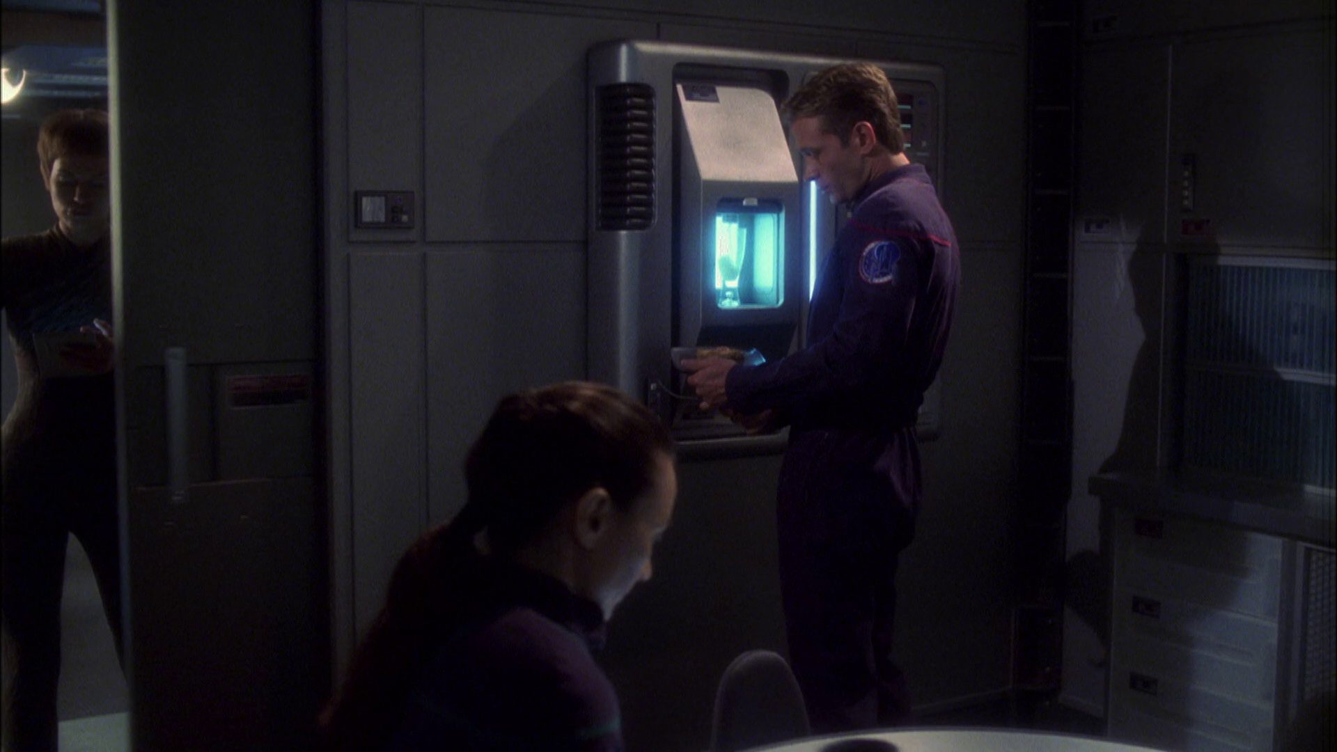 extant_StarTrek_ENT_1x08-BreakingTheIce_0367.jpg
