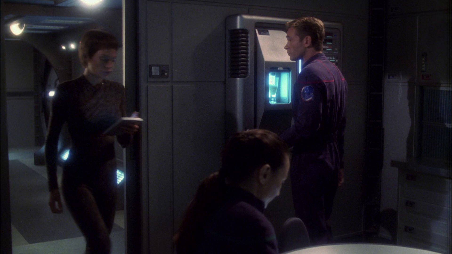 extant_StarTrek_ENT_1x08-BreakingTheIce_0369.jpg