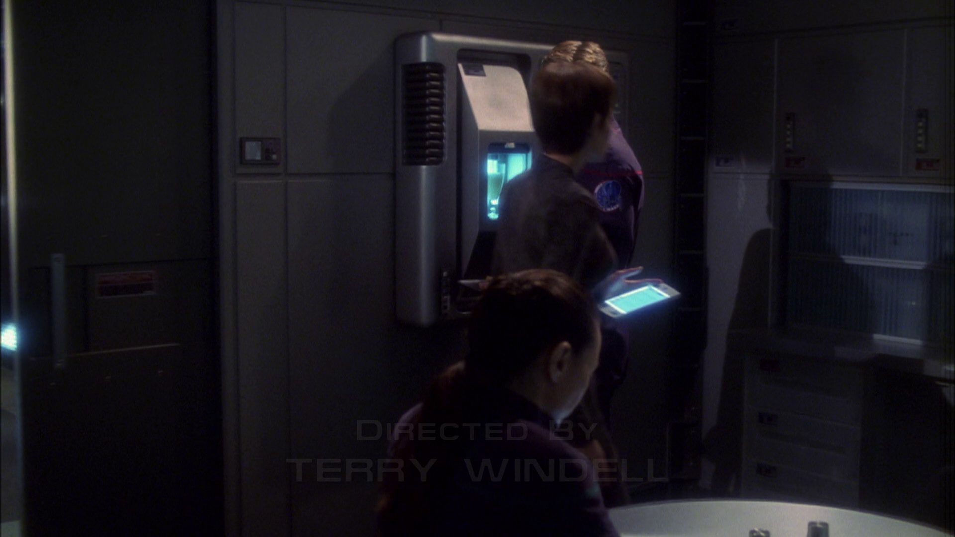 extant_StarTrek_ENT_1x08-BreakingTheIce_0371.jpg