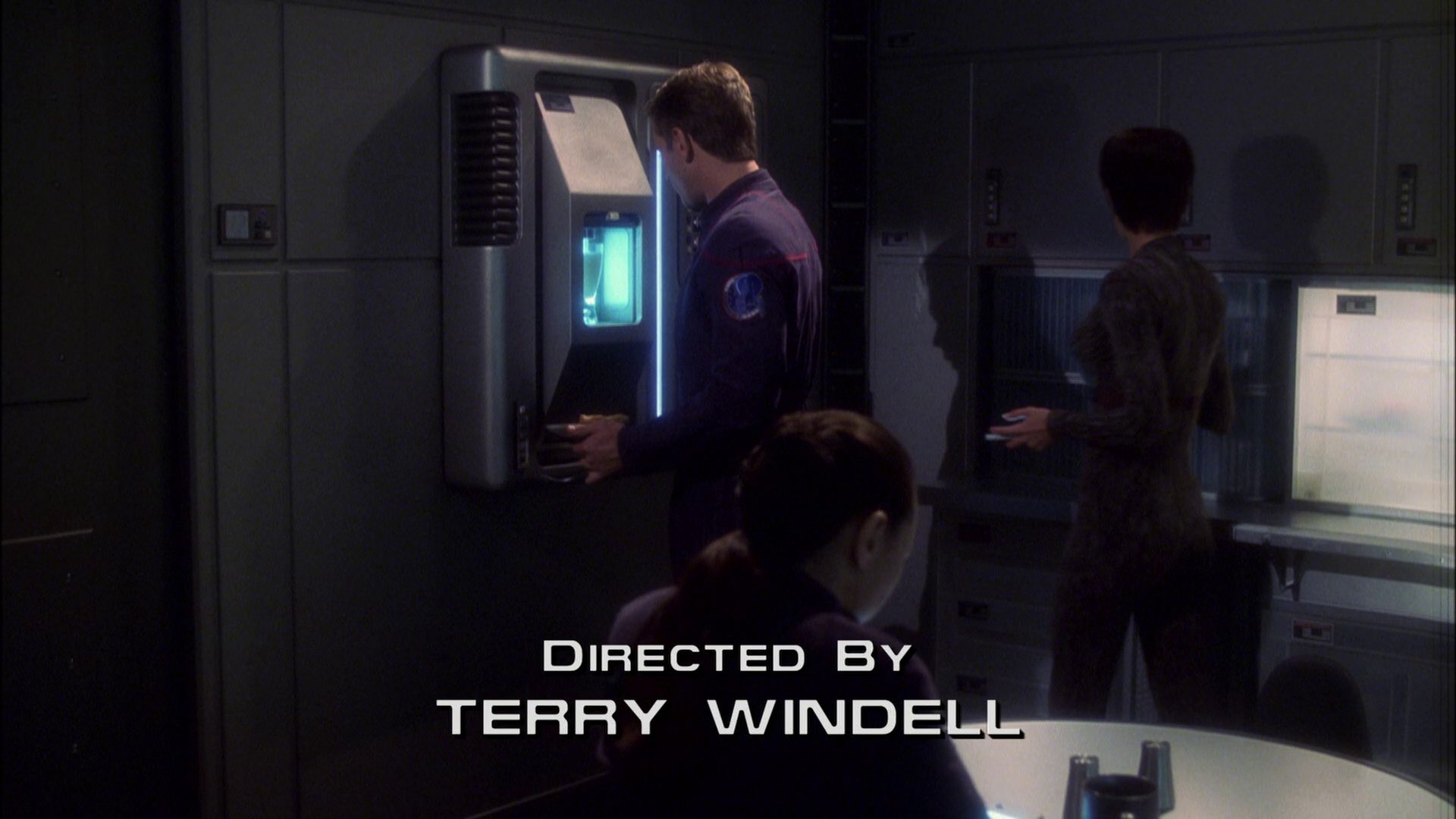 extant_StarTrek_ENT_1x08-BreakingTheIce_0374.jpg