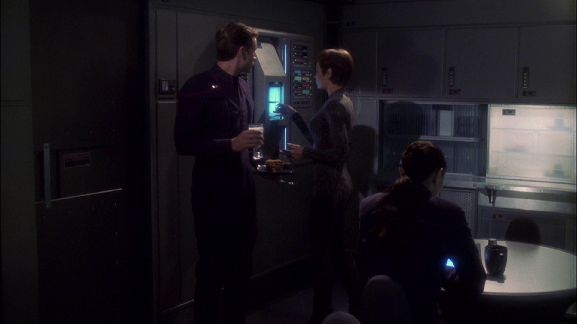 extant_StarTrek_ENT_1x08-BreakingTheIce_0384.jpg