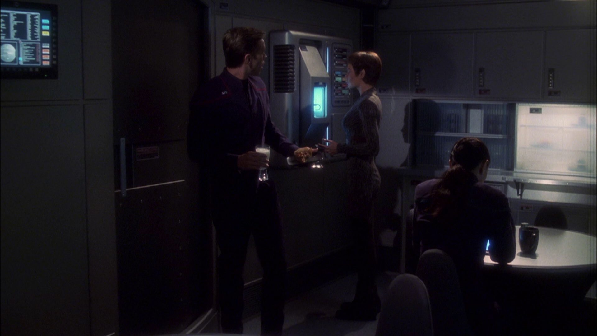 extant_StarTrek_ENT_1x08-BreakingTheIce_0389.jpg