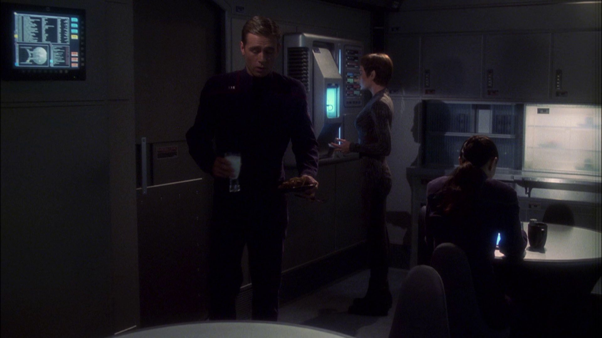 extant_StarTrek_ENT_1x08-BreakingTheIce_0390.jpg
