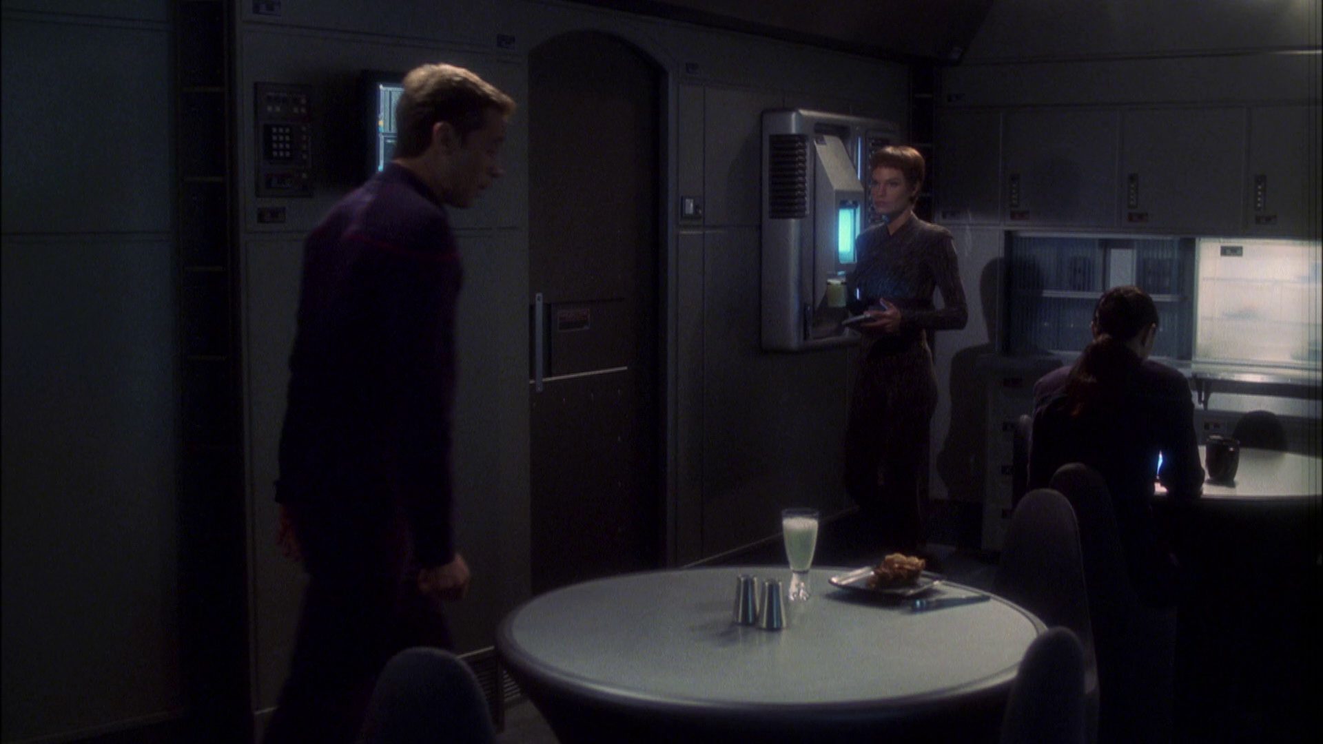 extant_StarTrek_ENT_1x08-BreakingTheIce_0406.jpg