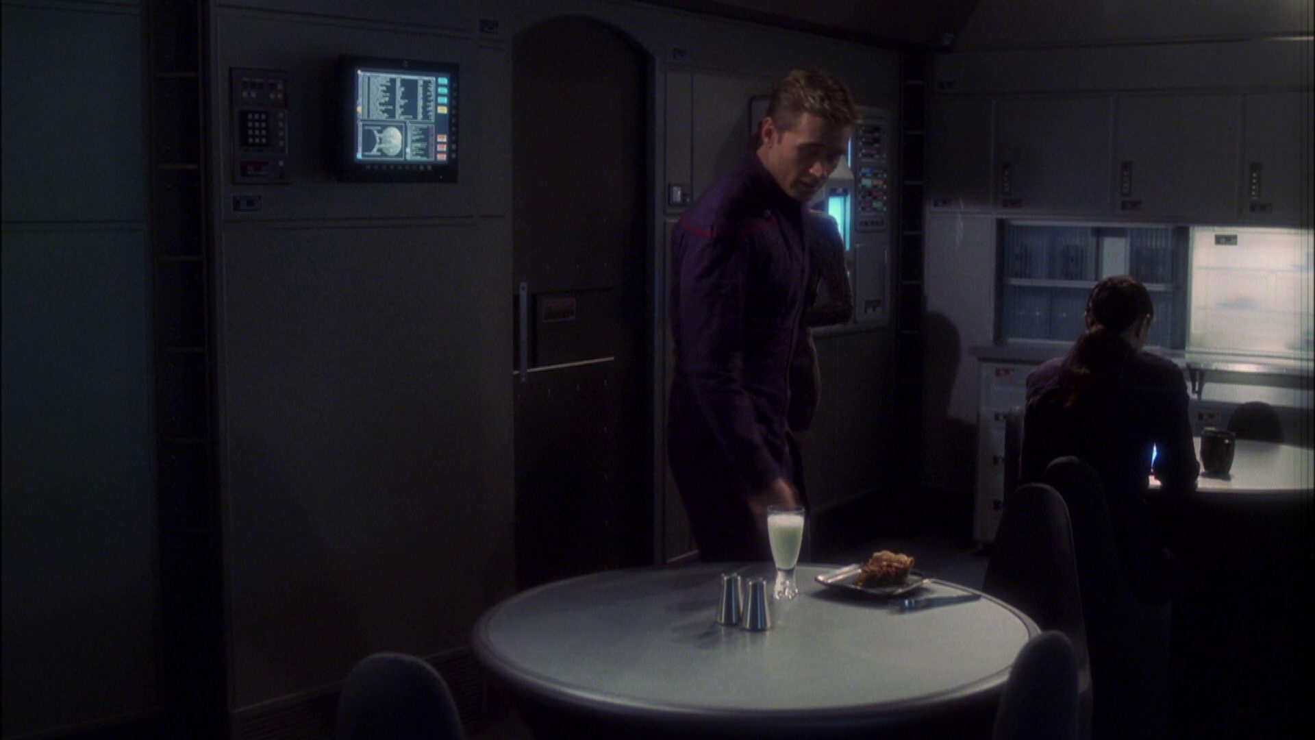 extant_StarTrek_ENT_1x08-BreakingTheIce_0408.jpg