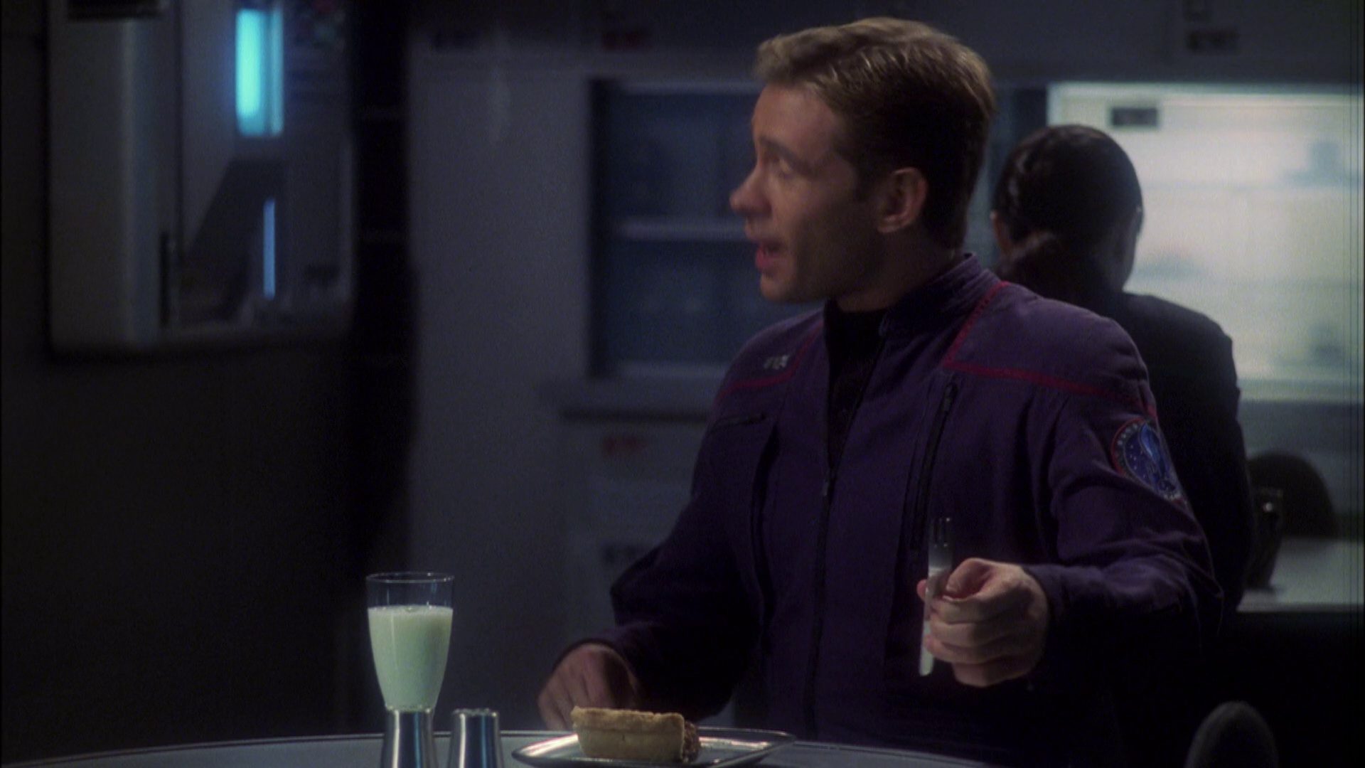 extant_StarTrek_ENT_1x08-BreakingTheIce_0414.jpg