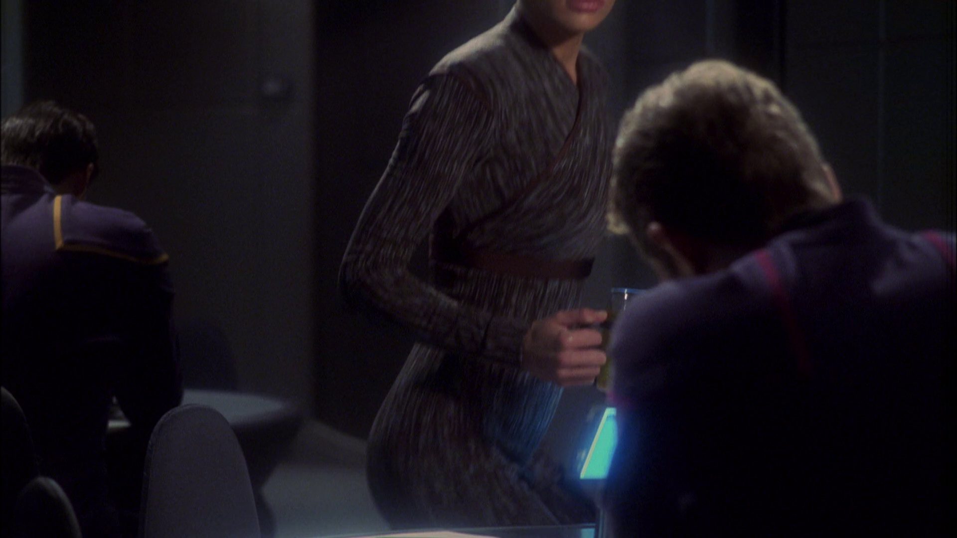 extant_StarTrek_ENT_1x08-BreakingTheIce_0419.jpg